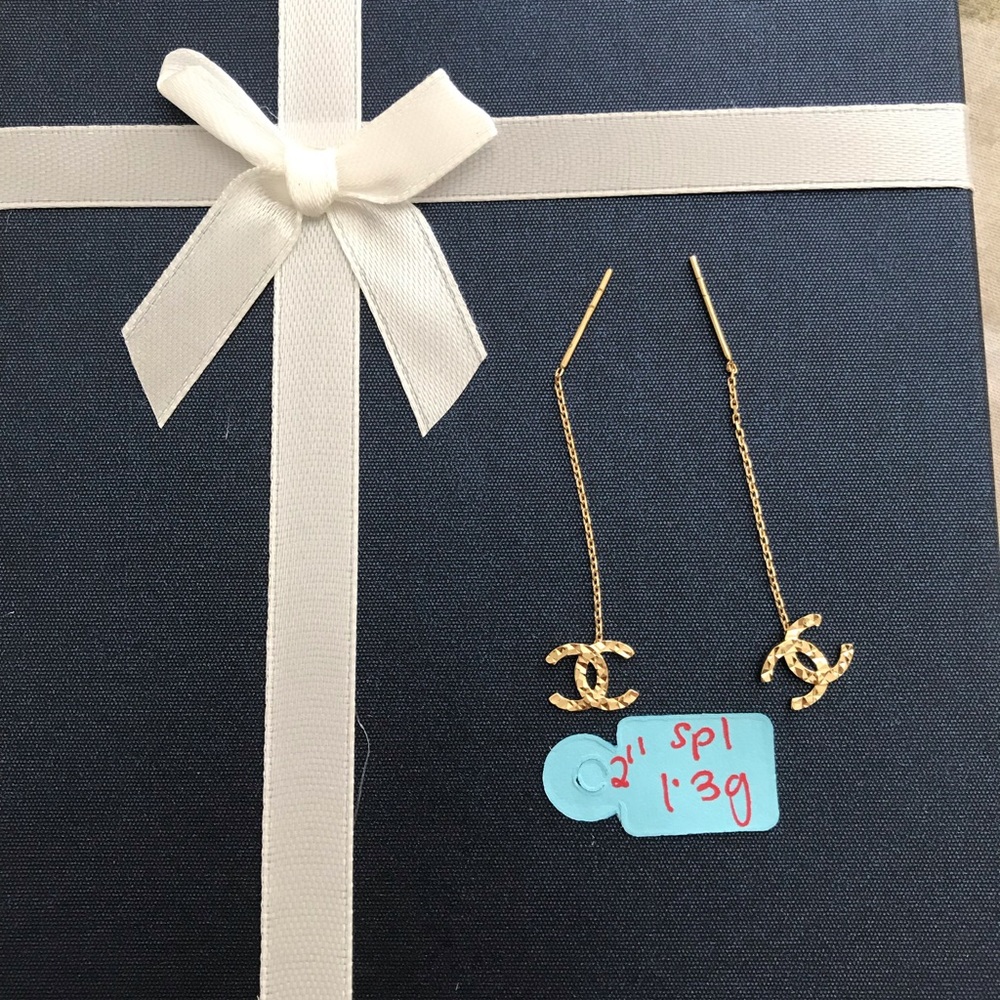Chanel dangle earrings in 18k solid gold